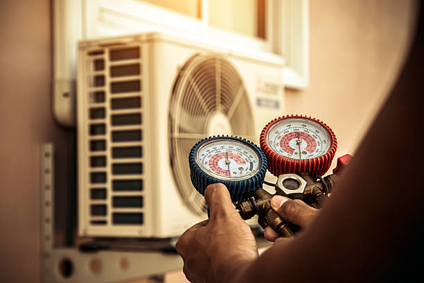 Professional Hvac technician working in Pennsville, NJ